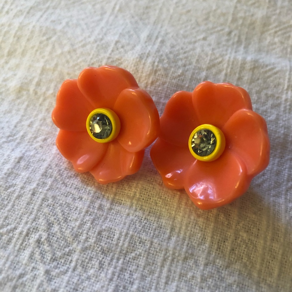 Banana Republic resin flower stud earrings